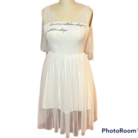 bridesmaid dresses white lace Long Sleeves Short White Lace Wedding Dresses A-Line Illusion Neck White / US16